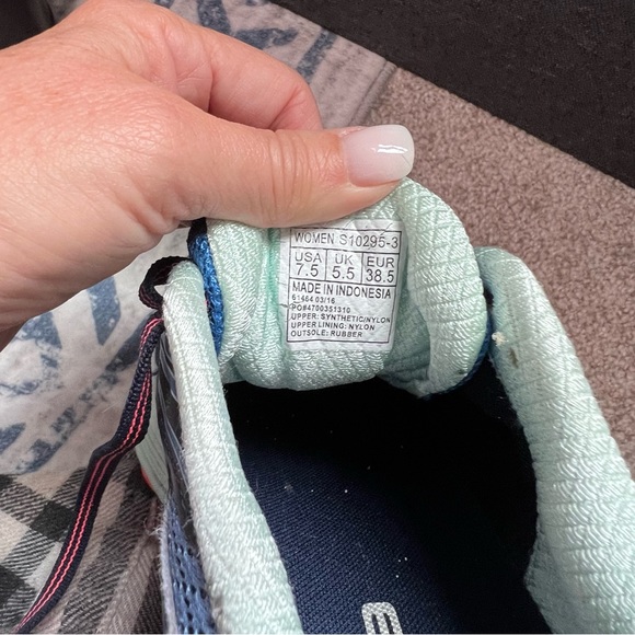 Saucony womens running shoes size 7.5 worn a few times - Picture 4 of 4